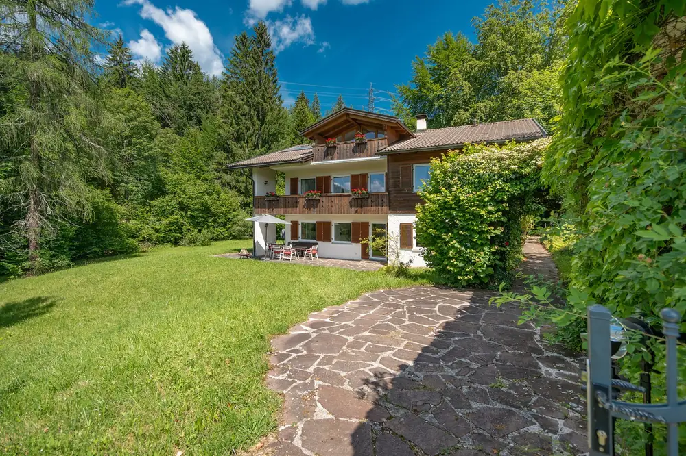 Ferienhaus am Walchensee mit Garten – betreut von ZweiSeenFeWo